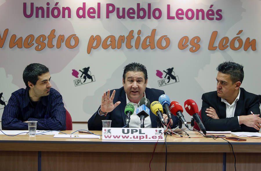 Fotos: Comparecencia de senadores de Compromís y responsables de la UPL y Ciudadanos del Reino de León