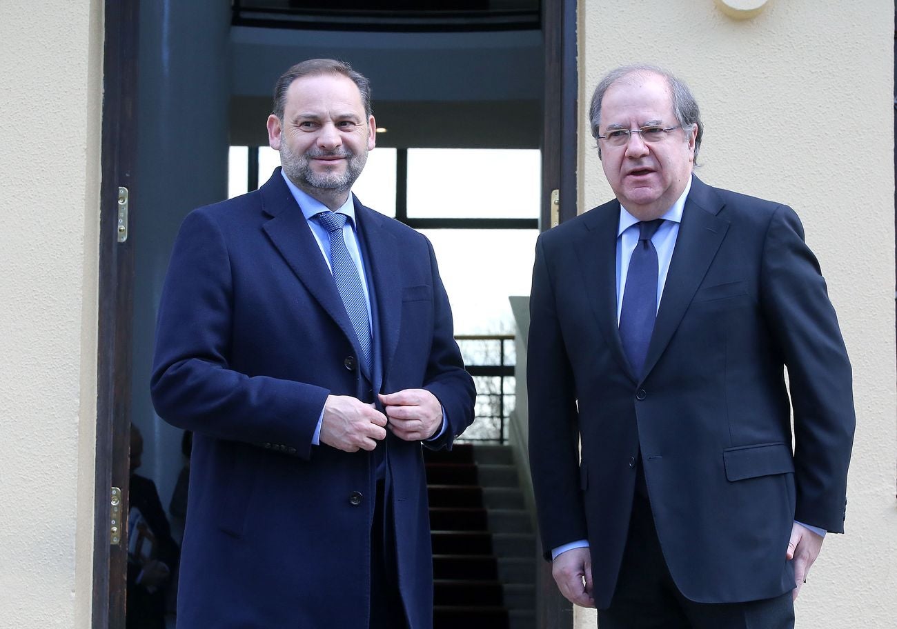 El presidente de la Junta de Castilla y León, Juan Vicente Herrera, se reúne con el ministro de Fomento, José Luis Ábalos