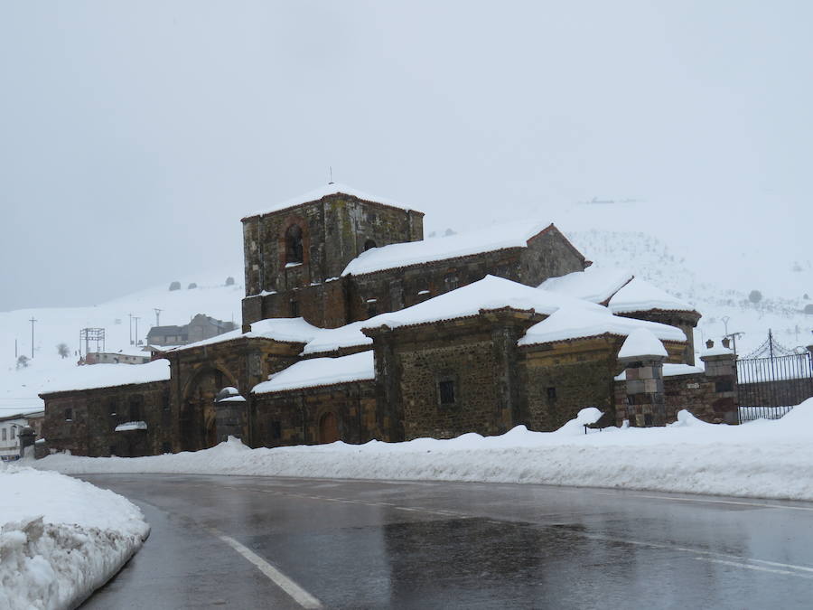 Fotos: León, bajo la nieve... y la lluvia
