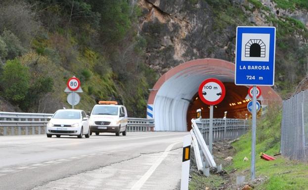 La N-120 que une Ponferrada con Orense a su paso por La Barosa.