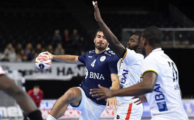 Simonet, en un partido con Argentina.