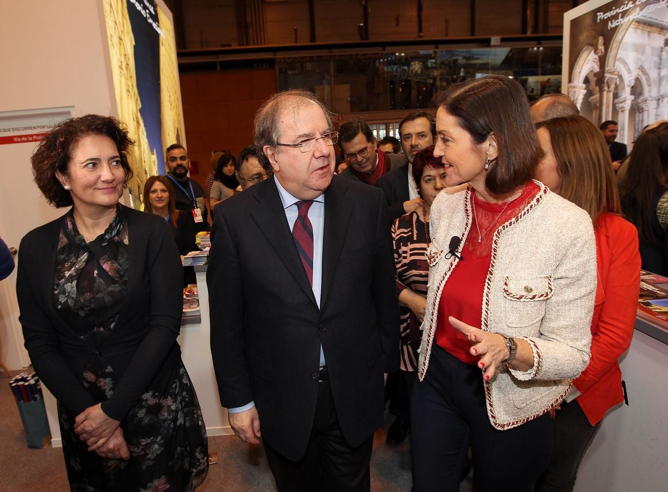 El presidente de la Junta de Castilla y León, Juan Vicente Herrera, Visita el stand de la Junta en Fitur.