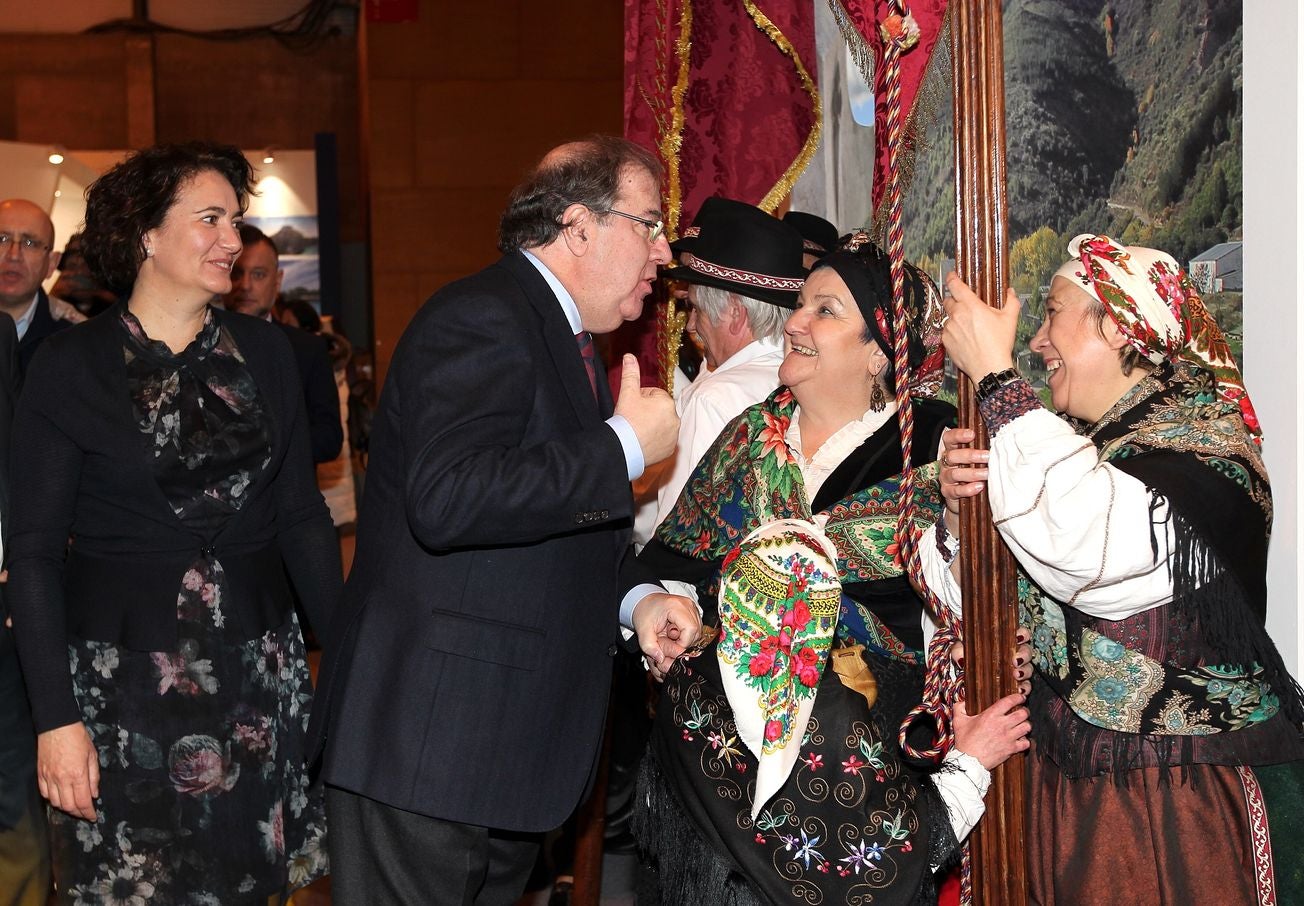 El presidente de la Junta de Castilla y León, Juan Vicente Herrera, Visita el stand de la Junta en Fitur.