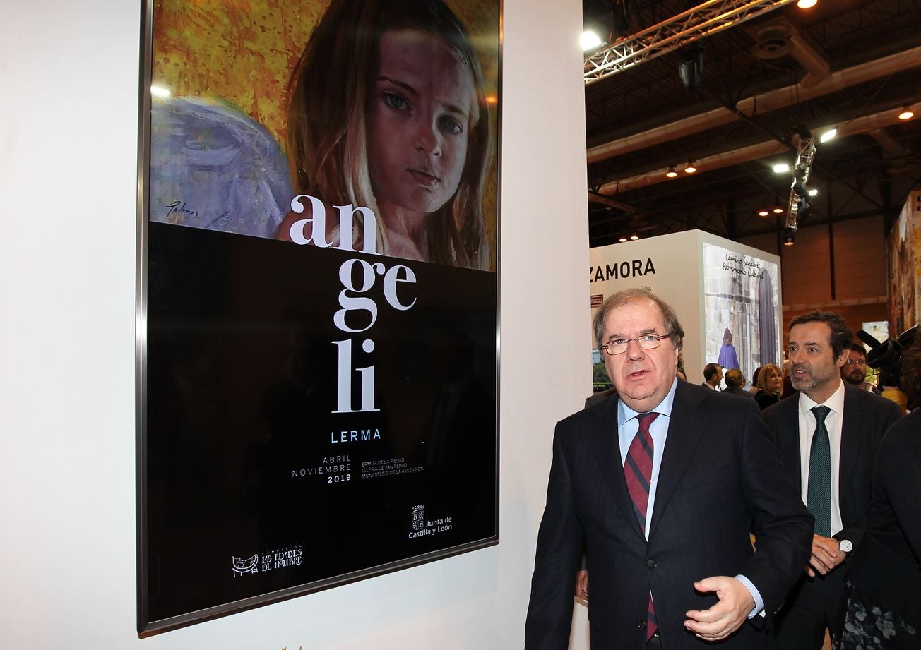 El presidente de la Junta de Castilla y León, Juan Vicente Herrera, Visita el stand de la Junta en Fitur.