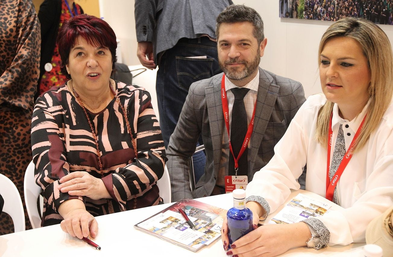 El presidente de la Junta de Castilla y León, Juan Vicente Herrera, Visita el stand de la Junta en Fitur.