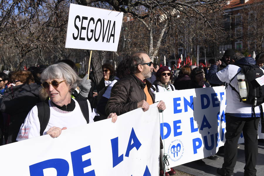 Fotos: Manifestación en Valladolid en defensa de la sanidad pública de Castilla y León