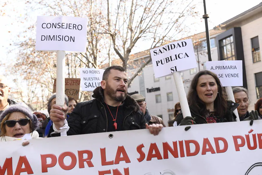 Fotos: Manifestación en Valladolid en defensa de la sanidad pública de Castilla y León