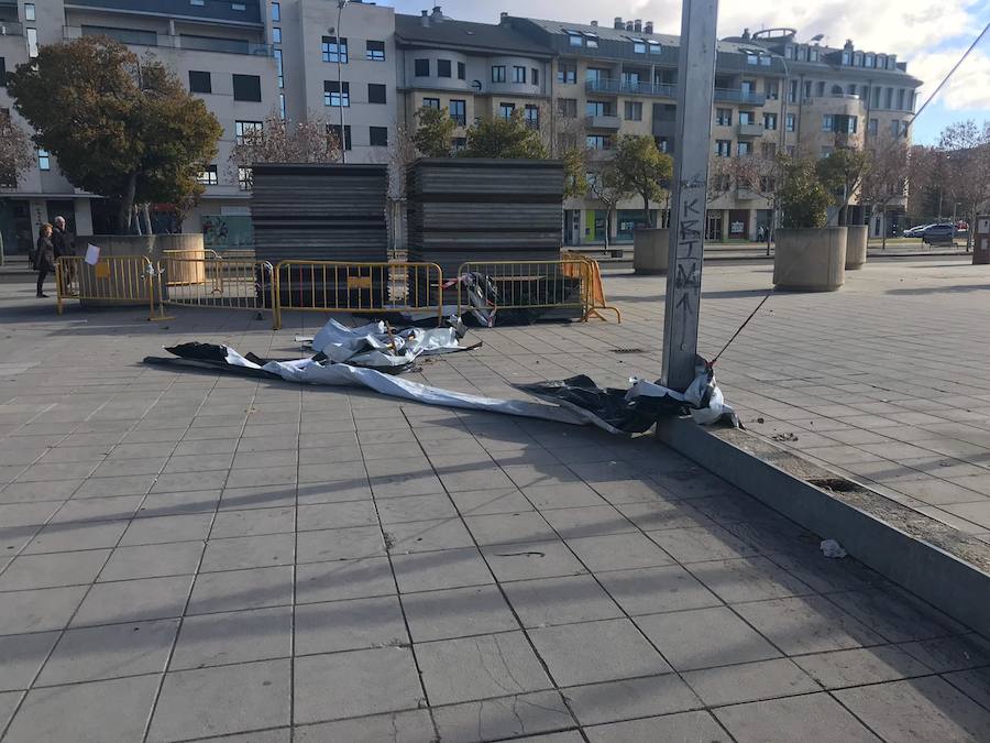 Fotos: Restos tras la retirada de la Pista de Hielo en León