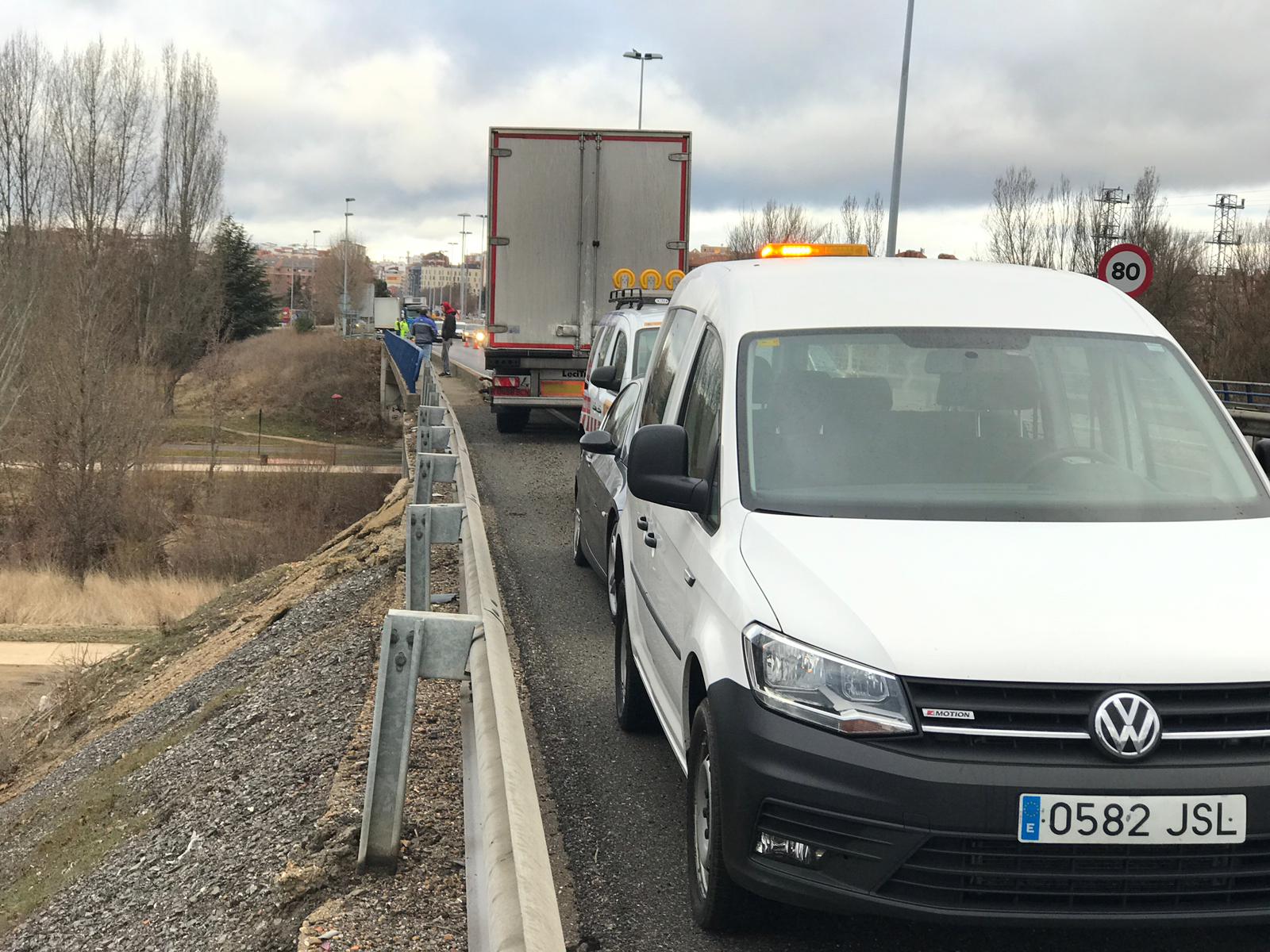 El vehículo pesado accedía a la capital desde el Portillo en dirección contraria | Efectivos de la Policía Local y Guardia Civil procedieron a la inmovilización del vehículo