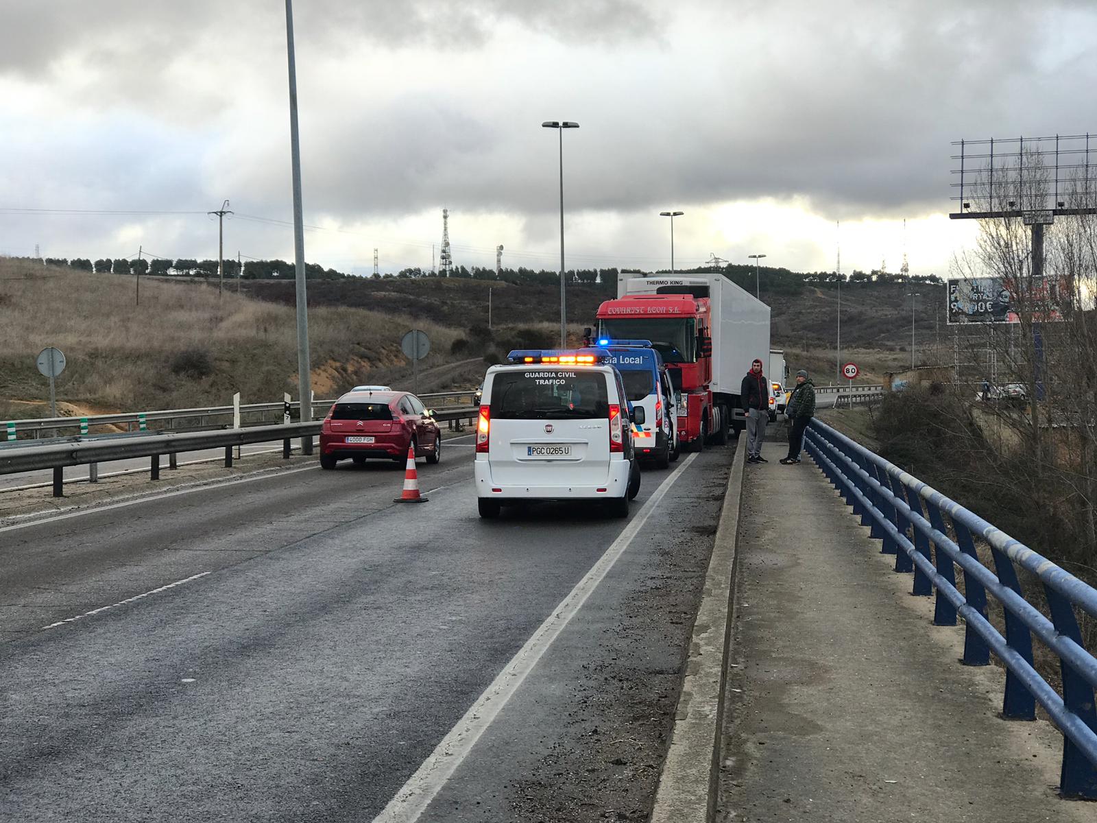 El vehículo pesado accedía a la capital desde el Portillo en dirección contraria | Efectivos de la Policía Local y Guardia Civil procedieron a la inmovilización del vehículo