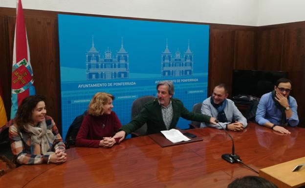 El concejal de Bienestar Social, Pedro Muñoz (C), presidió la presentación de las jornadas.