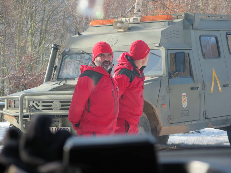 Fotos: Emergencia UME: una persona perdida en la nieve