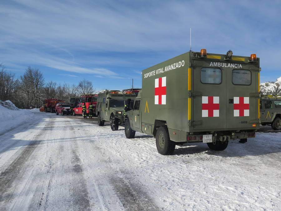 Fotos: Emergencia UME: una persona perdida en la nieve