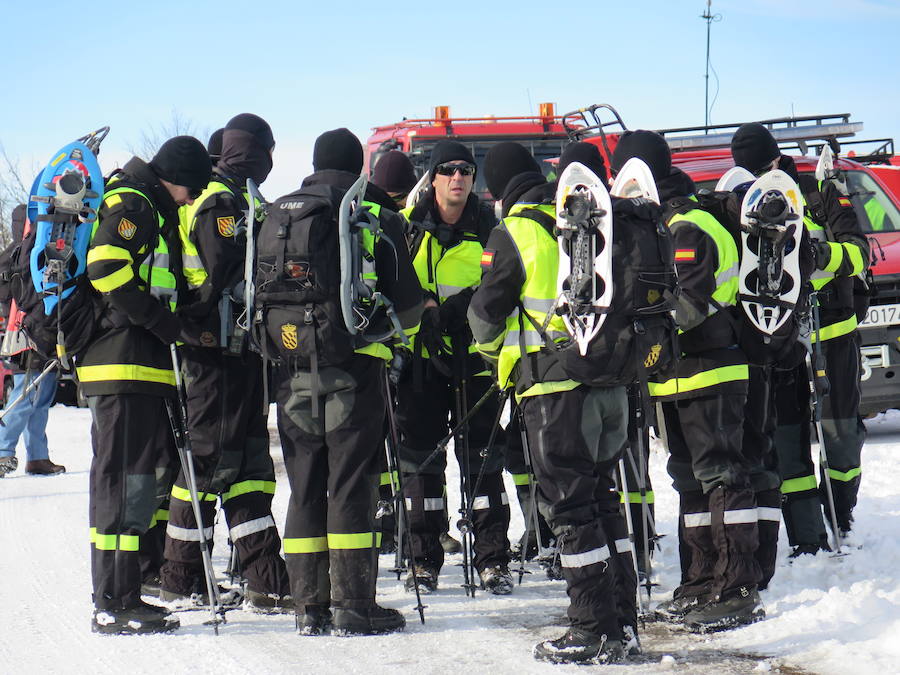 Fotos: Emergencia UME: una persona perdida en la nieve