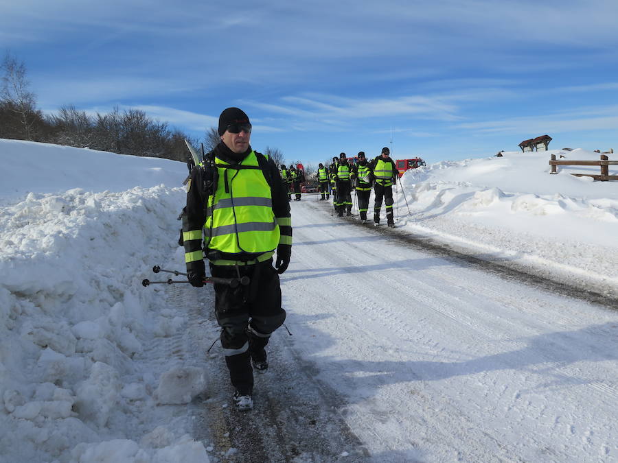 Fotos: Emergencia UME: una persona perdida en la nieve