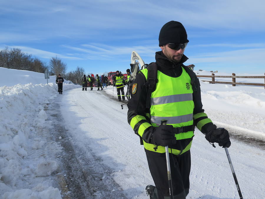 Fotos: Emergencia UME: una persona perdida en la nieve
