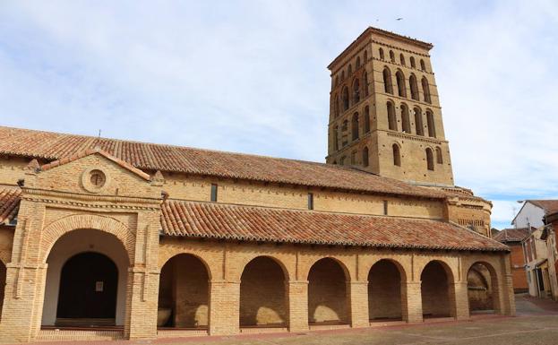 Imagen principal - Entre el arte mudéjar, el Camino de Santiago y una importante riqueza arquitectónica, Sahagún descubre un recorrido por su historia realmente sorprendente