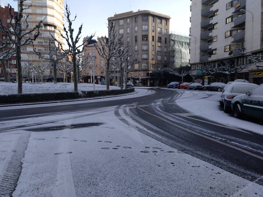 Fotos: La ciudad de León, cubierta de blanco