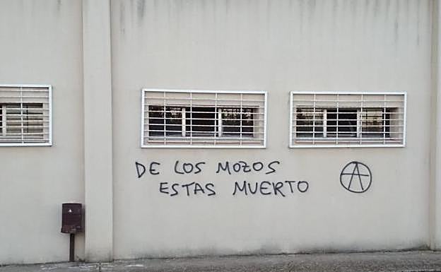 Imagen de las pintadas aparecidas en El Montecillo