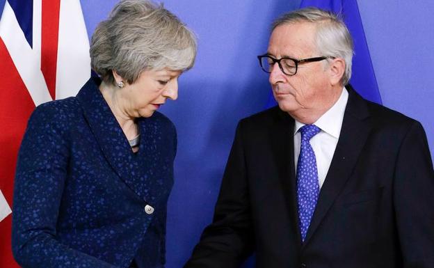 May (i) y Juncker. 