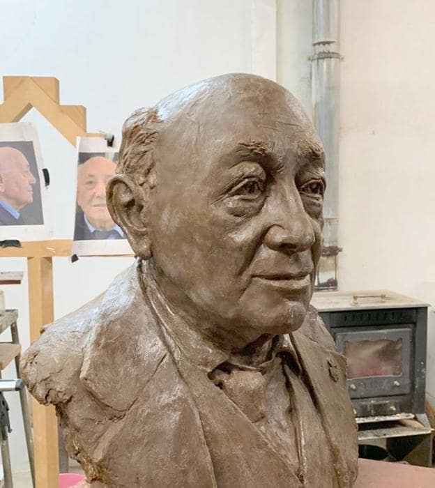 Imagen del busto del Hermano Tomás.