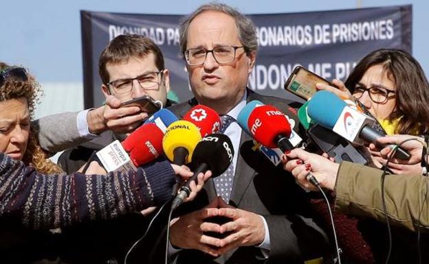 Quim Torra en declaraciones a los medios a su salida de la prisión de Soto del Real, donde ha visitado este sábado a los presos soberanistas.