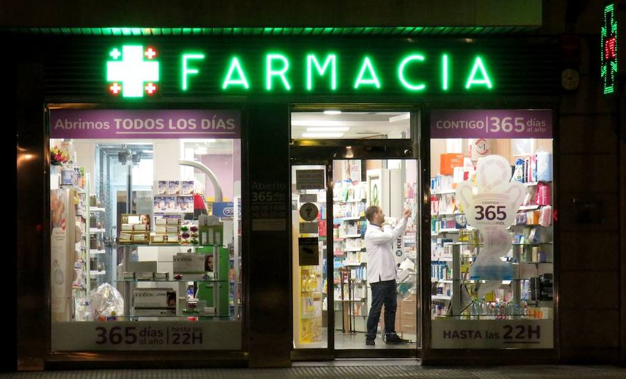 Fotos: Farmacia Fiol, abierta los 365 días del año