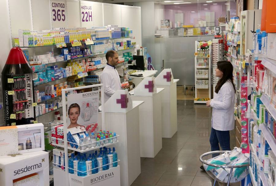 Fotos: Farmacia Fiol, abierta los 365 días del año