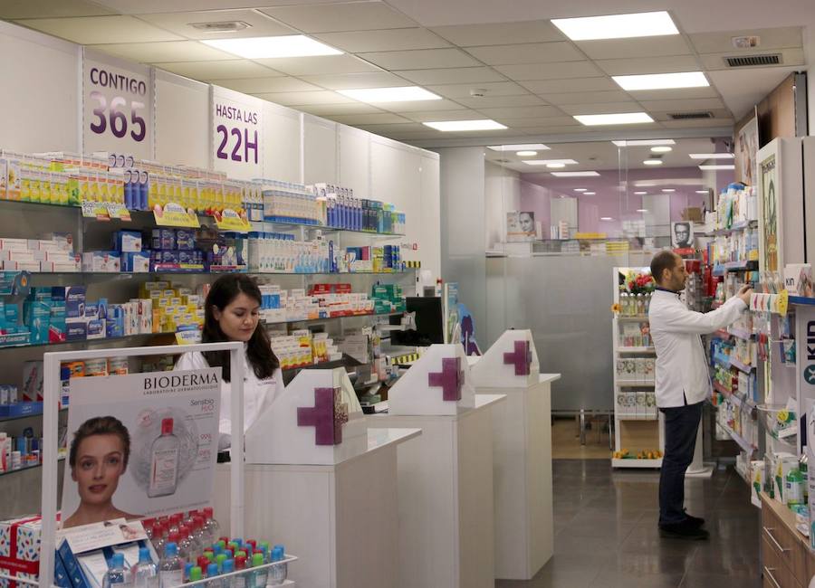 Fotos: Farmacia Fiol, abierta los 365 días del año