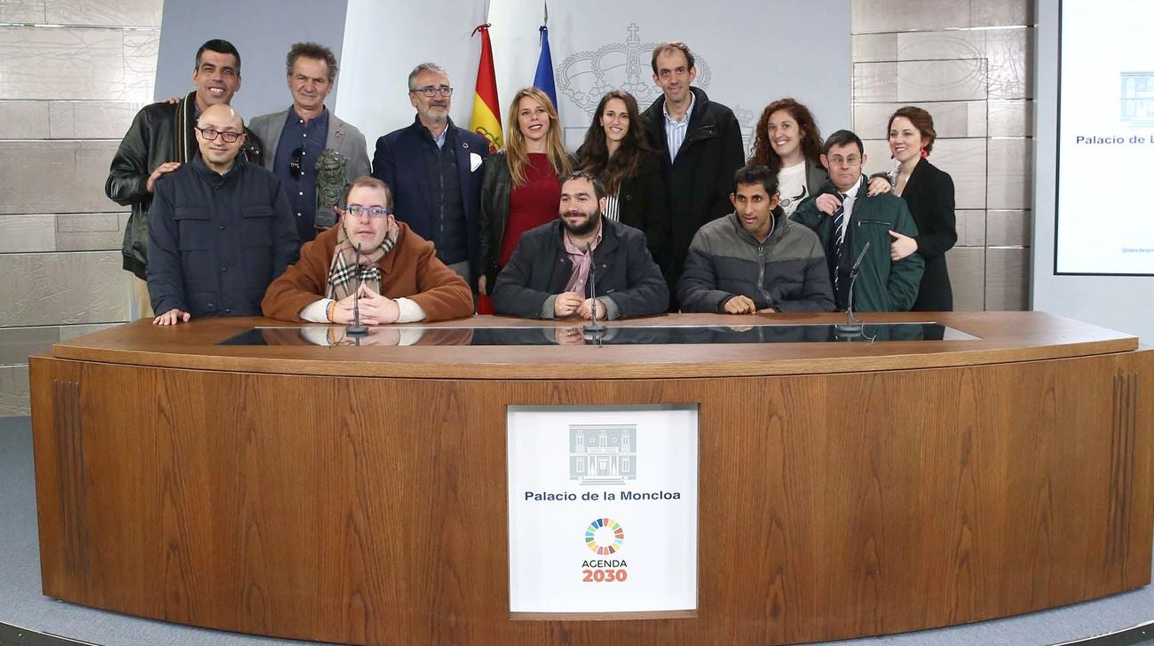 El presidente del Gobierno, Pedro Sánchez, ha recibido en la Moncloa al equipo de la película 'Campeones', ganadora del Goya a la mejor película de 2018. En la recepción ha participado el leonés Jesús Vidal, 'Goya' al 'Mejor actor revelación.