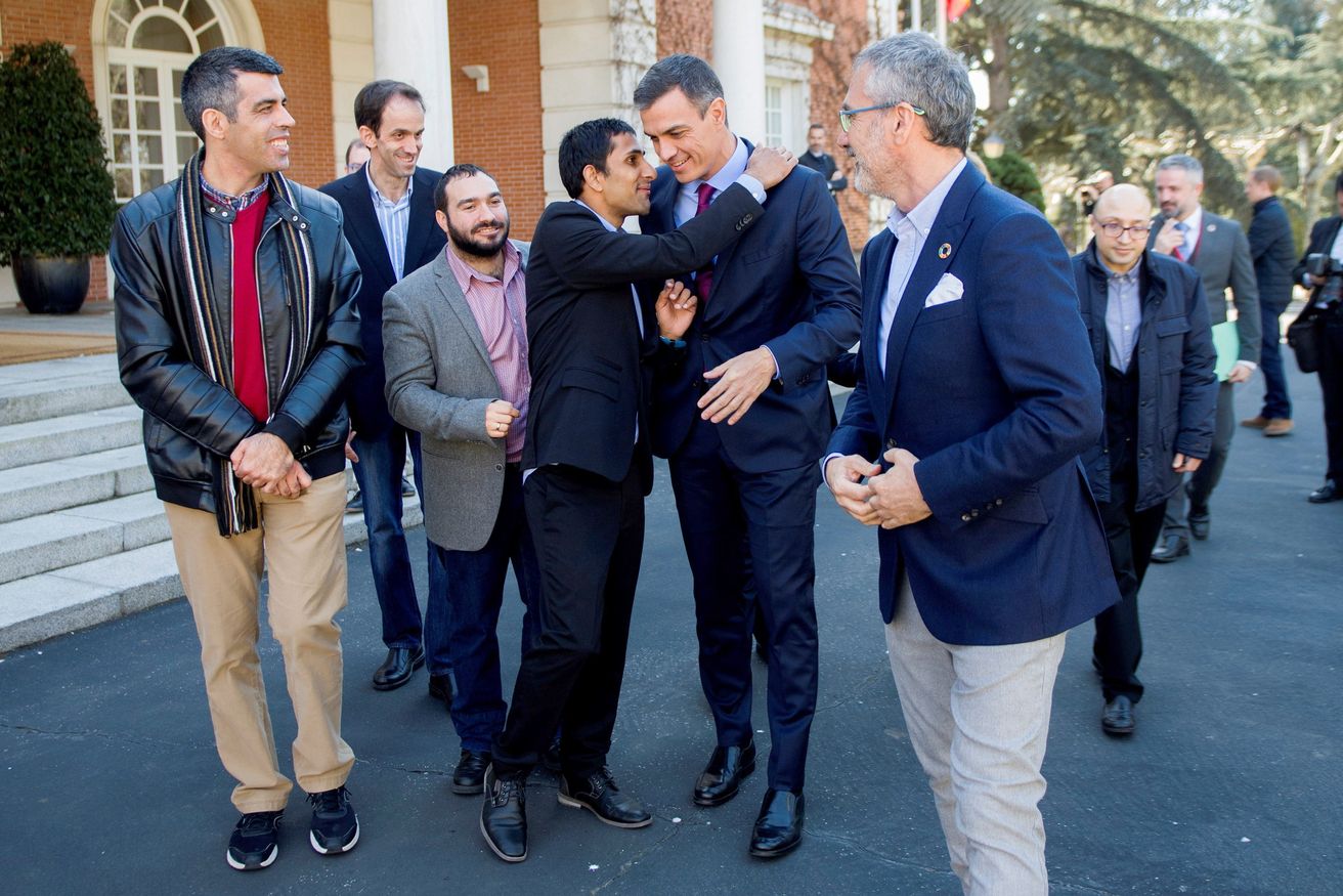 El presidente del Gobierno, Pedro Sánchez, ha recibido en la Moncloa al equipo de la película 'Campeones', ganadora del Goya a la mejor película de 2018. En la recepción ha participado el leonés Jesús Vidal, 'Goya' al 'Mejor actor revelación.