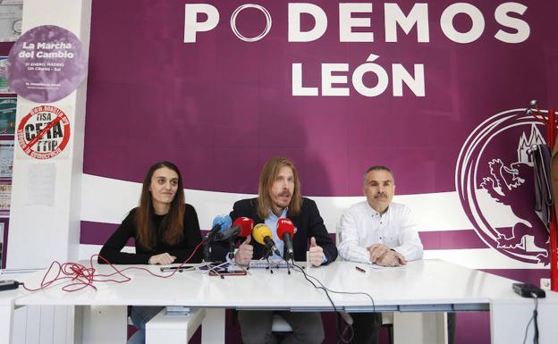 Rueda de prensa en la sede de Podemos León.