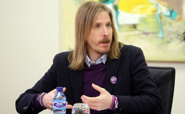 El portavoz del Grupo Podemos, Pablo Fernández, durante la Junta de Portavoces de las Cortes.