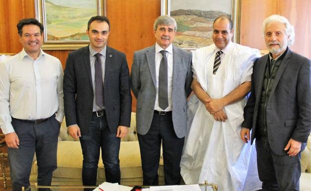 El delegado autonómico de la República Árabe Saharaui Democrática visita la ULE