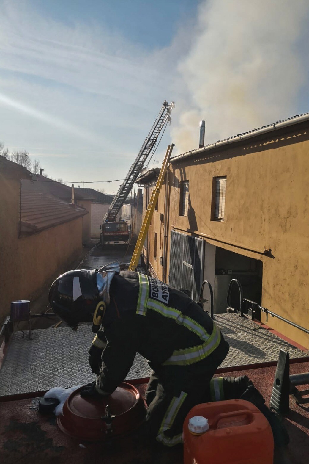 Fotos: Incendio en una vivienda de Valduvieco