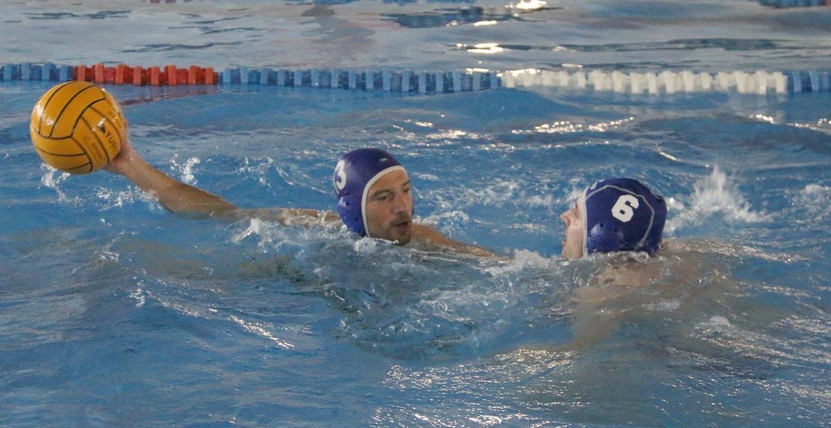 Fotos: El primer equipo de waterpolo de León