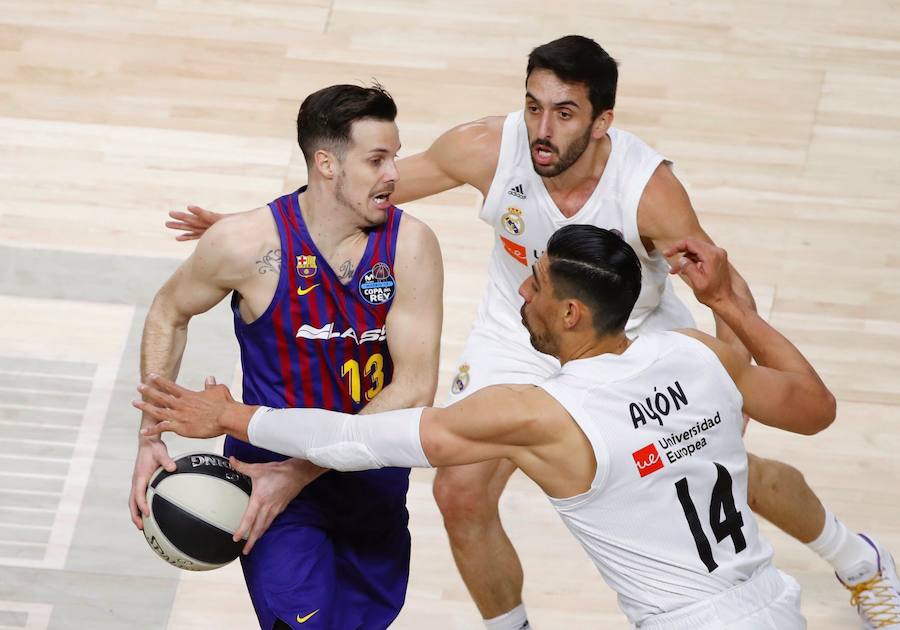 Disfruta de las mejores imágenes de la final de la Copa del Rey de baloncesto entre el BArcelona y el Real MaAdrid. 