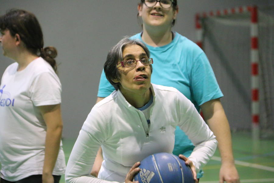 Fotos: Las &#039;campeonas&#039; del equipo de baloncesto de Asprona