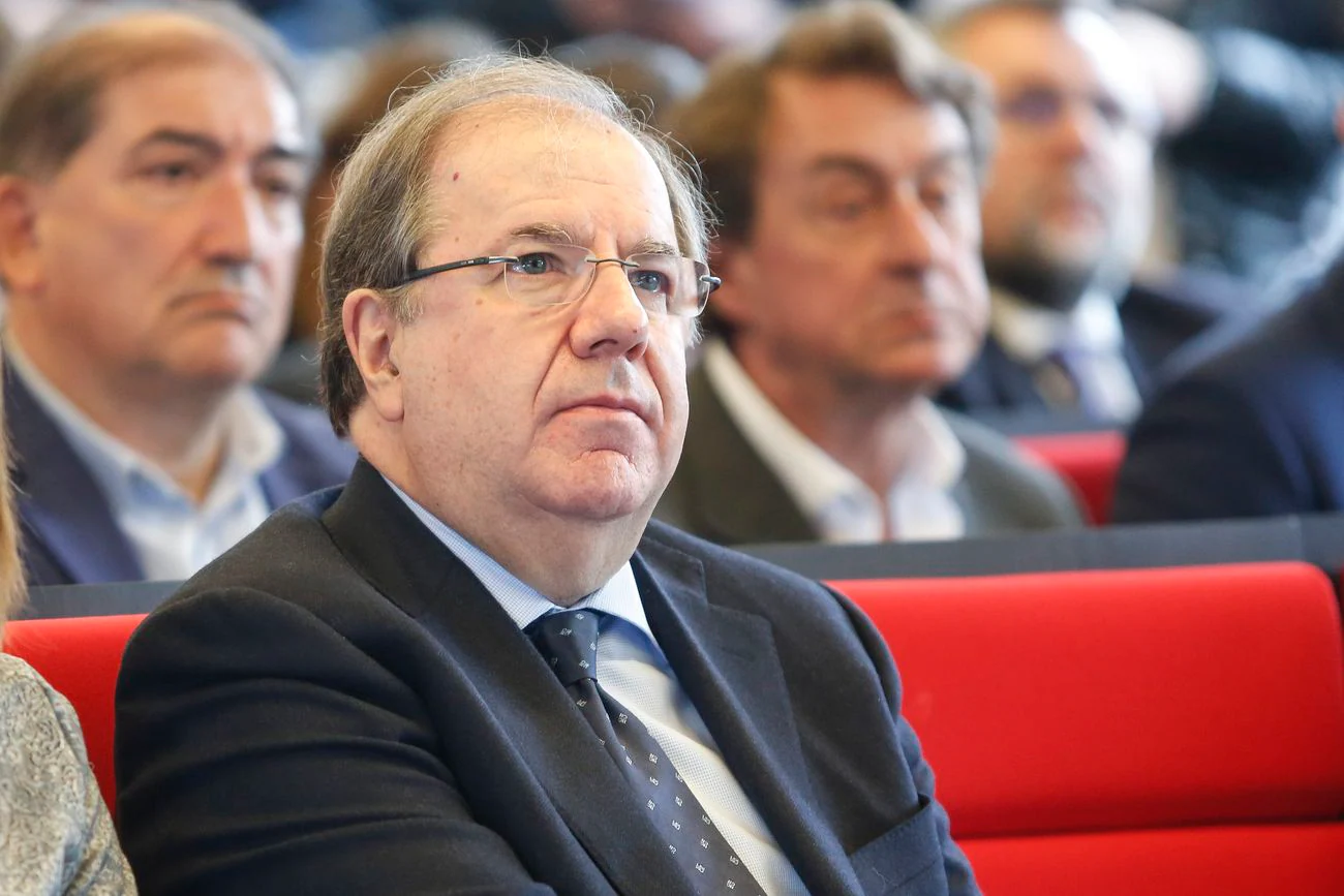 El presidente de la Junta de Castilla y León, Juan Vicente Herrera, clausura la Jornada de presentación del Cybersecurity Innovation Hub en León. Junto a él, el director general del Incibe, Alberto Hernández