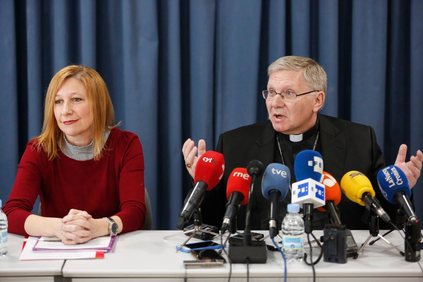 Nueva delegación de protección de los menores y acompañamiento a las víctimas de abusos de la Diócesis de Astorga. (IaD) José Antonio Crespo, Maria José Díez el obispo de Astorga, Juan Antonio Menéndez y Ana Belén Fraile