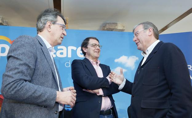 Alfonso Fernández Mañueco junto a Juan Martínez Majo y Antonio Silván en León.