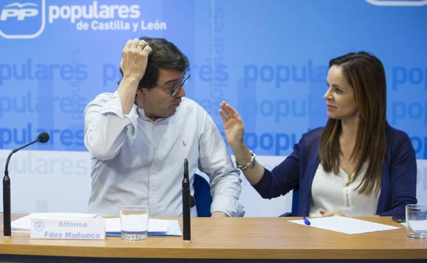 Fernández Mañueco y Silvia Clemente en un comité regional del PP en 2017. 