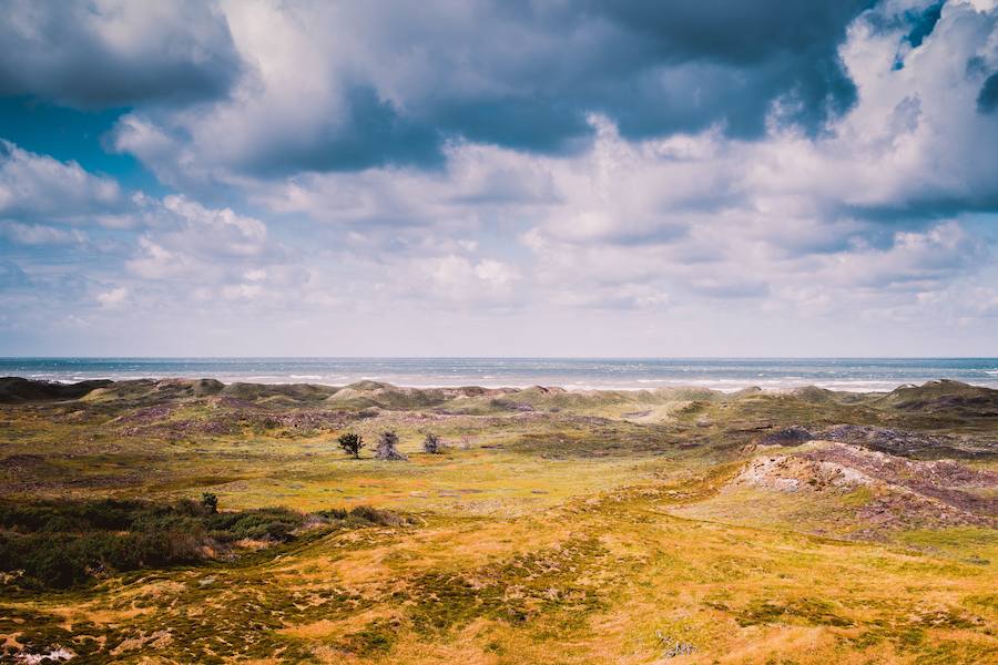 Blåvand, Dinamarca | Un país ideal para irse de acampada, por la gran cantidad de terrenos planos que lo forman. Aunque tampoco puedes poner tu tienda de campana en cualquier sitio, hay zonas especiales para acampar en lugares que te dejan vistas como estas.