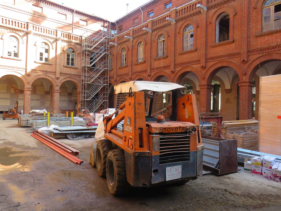 Fotos: Visita a las obras del Museo de la Semana Santa de León