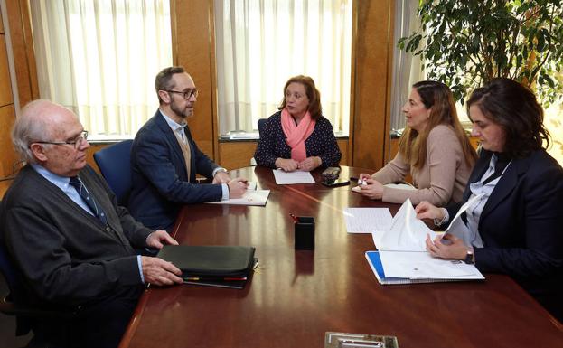 Reunión en el Ayuntamiento de León.