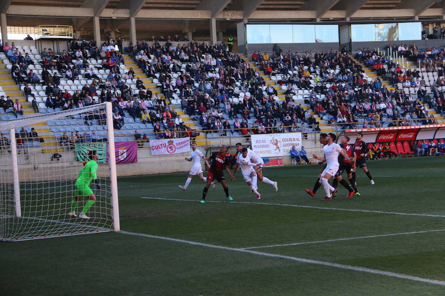 El equipo leonés se deshace con facilidad del Unión Adarve gracias a los goles de Saúl, Aridane y Yeray | Los hombres de Aira logran completar uno de sus mejores partidos y dejan la portería a cero, dando una alegría completa a su afición