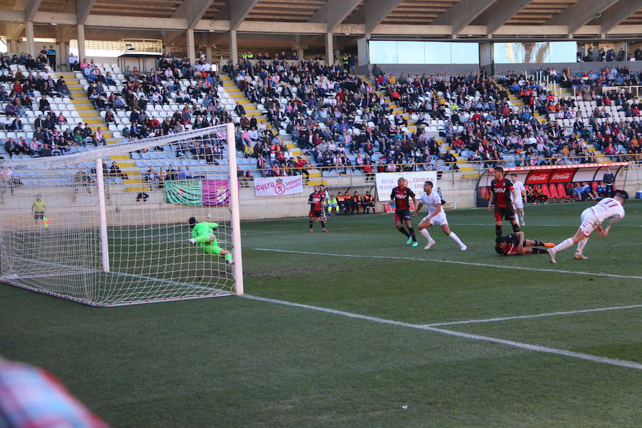 El equipo leonés se deshace con facilidad del Unión Adarve gracias a los goles de Saúl, Aridane y Yeray | Los hombres de Aira logran completar uno de sus mejores partidos y dejan la portería a cero, dando una alegría completa a su afición