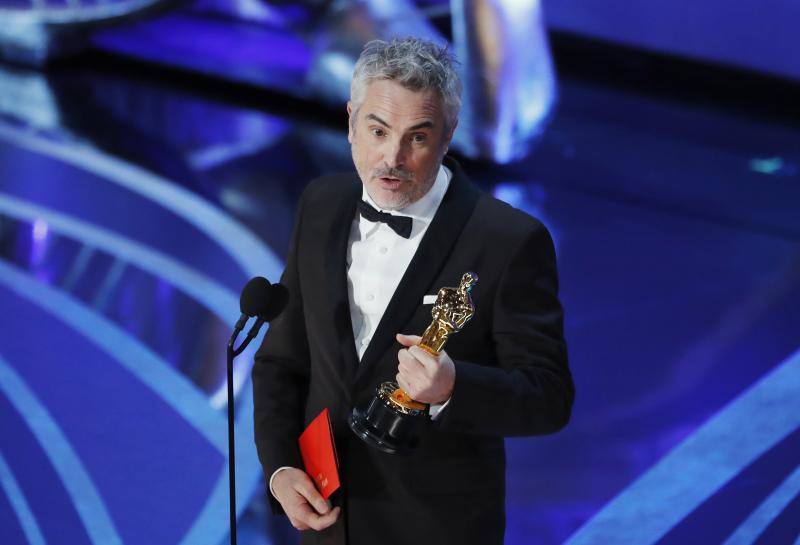Alfonso Cuaron recoge su segundo Oscar de la noche a 'mejor película extranjera' por 'Roma'.