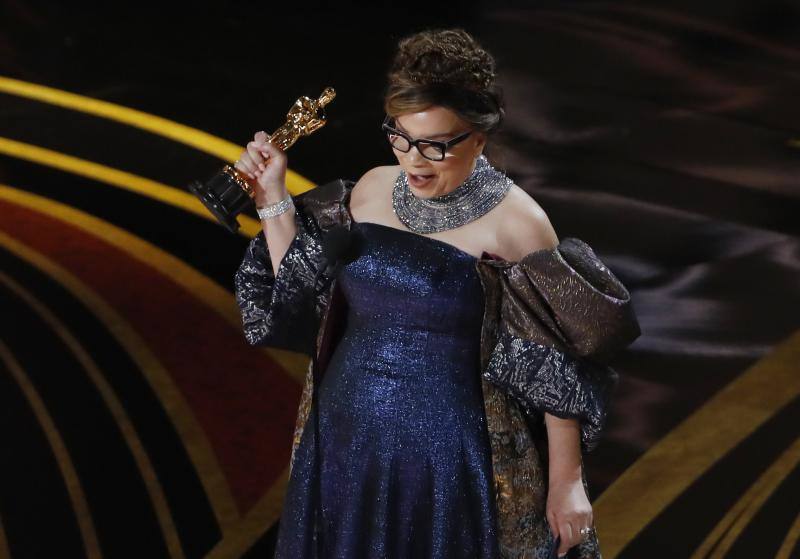 Ruth E. Carter recoge el Oscar al 'mejor diseño de vestuario' por 'Black Panther'.