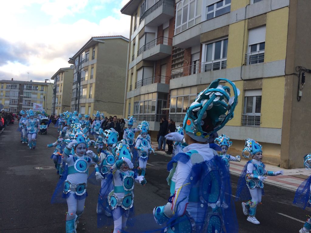 La comitiva partirá a las 18 horas del entorno de la Casa de Cultura de Pinilla para finalizar el recorrido en el parque de la Era de Trobajo del Camino, donde habrá reparto de chocolate y orejas de Carnaval en una fiesta amenizada por una discoteca móvil